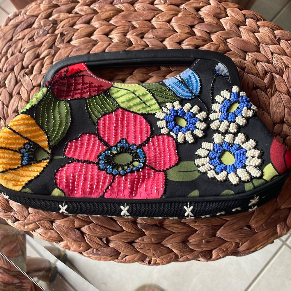 Isabella Fiori clutch
